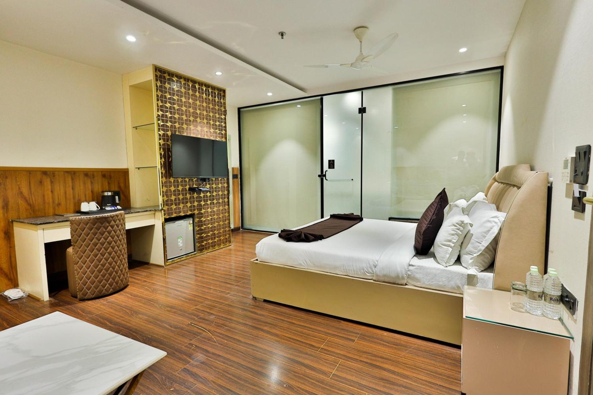 Clay Inn Hotels, Paschim Vihar Делі Екстер'єр фото