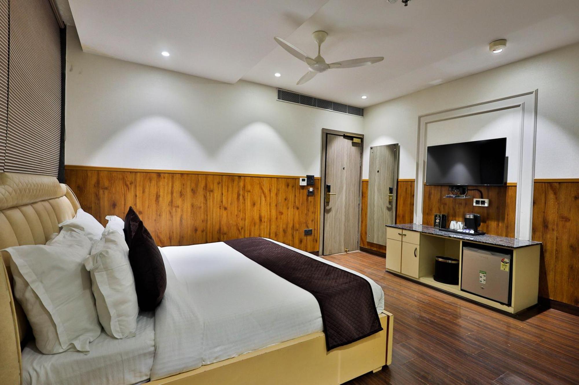Clay Inn Hotels, Paschim Vihar Делі Екстер'єр фото